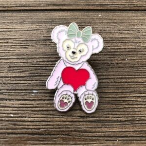 Disney Official Trading Pin: Duffy the Pink bear sitting with heart.